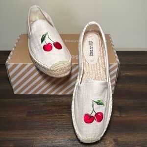 Soludos Cherries Smoking Slippers, Size 8.